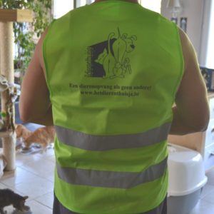 groen fluohesje logo van Het dierenthuisje